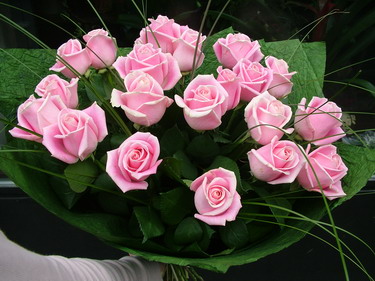 Virágküldés Budapest - 20 szál prémium rózsaszín rózsa gömbcsokorban